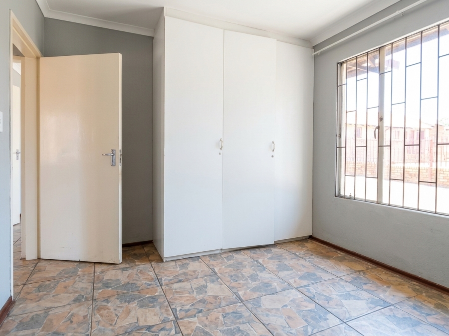 To Let 4 Bedroom Property for Rent in Geelhoutpark North West